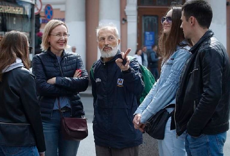 "فيشسلاف راسنر" أثناء قيامه بجولة سياحية