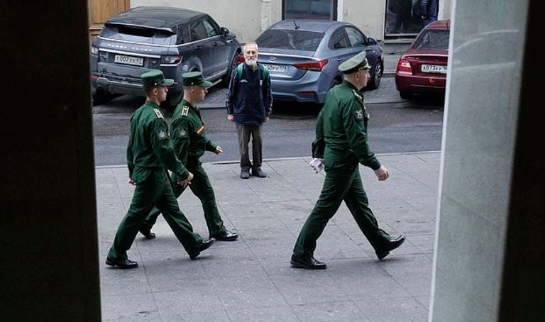 "فيشسلاف راسنر" أثناء قيامه بجولة سياحية