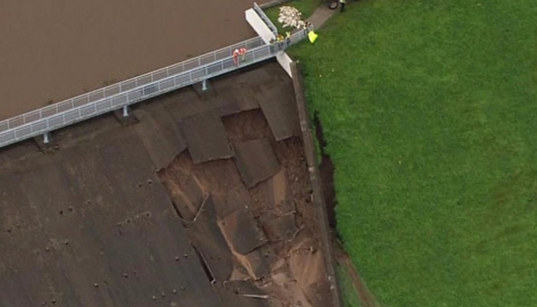 انهيار جزئي لجدار سد في بلدة ويلي بريدج البريطانية