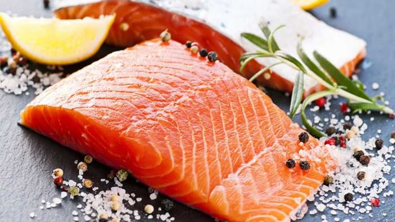 الأسماك للتخلص من الصداع مشروبات وأطعمة للتخلص من الصداع