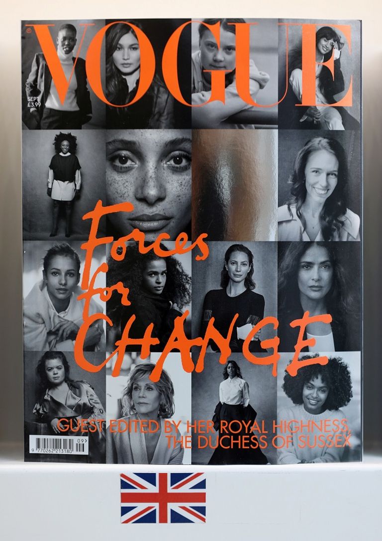 محبو الأسرة الملكية البريطانية اصطفوا لشراء المجلة