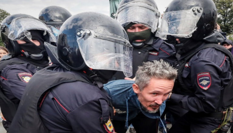 الشرطة الروسية تعتقل متظاهرين 