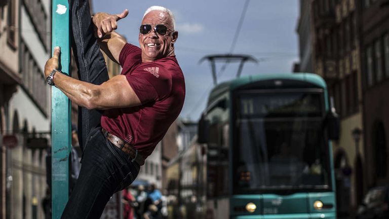 سائق الترام بيتر فيرث