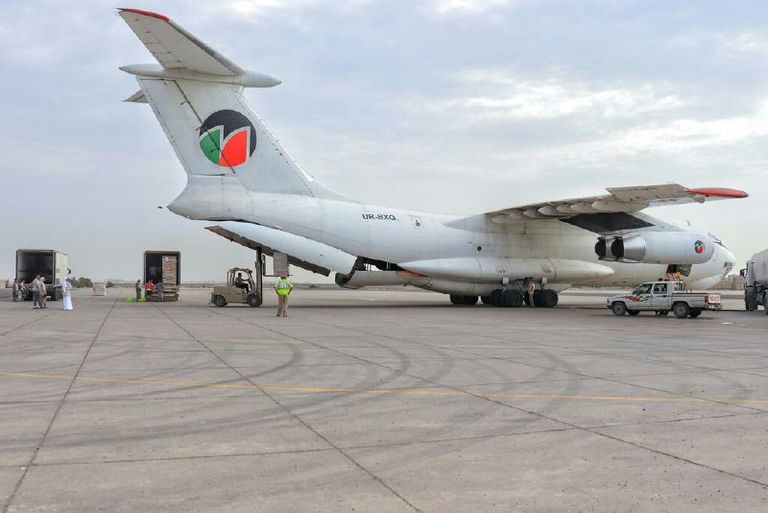 وصول المساعدات الإماراتية إلى مطار عدن الدولي