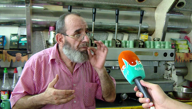 فلاح عقلي - عامل بالمقهى مقهى "العقاقنة" في الجزائر العاصمة