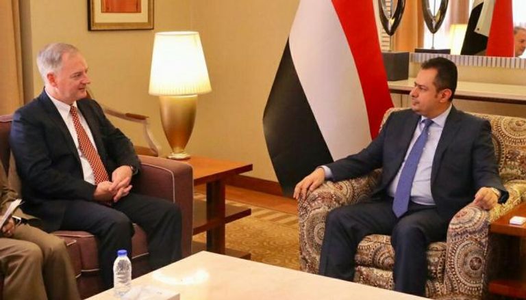 جانب من لقاء رئيس الوزراء اليمني وسفير أمريكا لدى اليمن