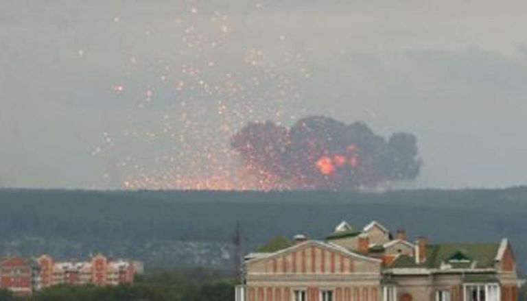 حريق بمستودع أسلحة في روسيا