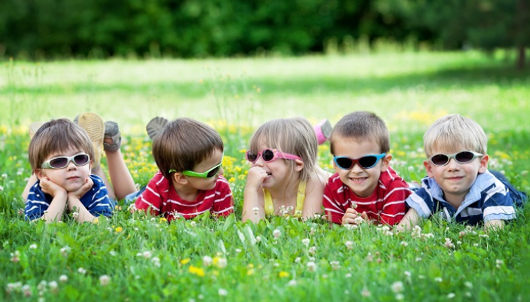 النظارة الشمسية مفيدة لطفلك