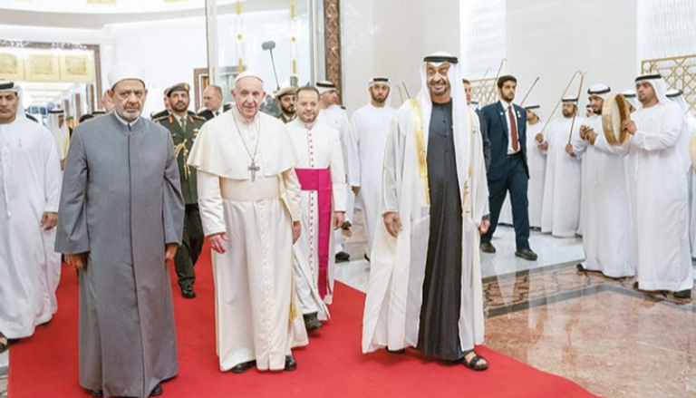 محمد بن زايد والبابا فرنسيس وأحمد الطيب في الإمارات - أرشيفية