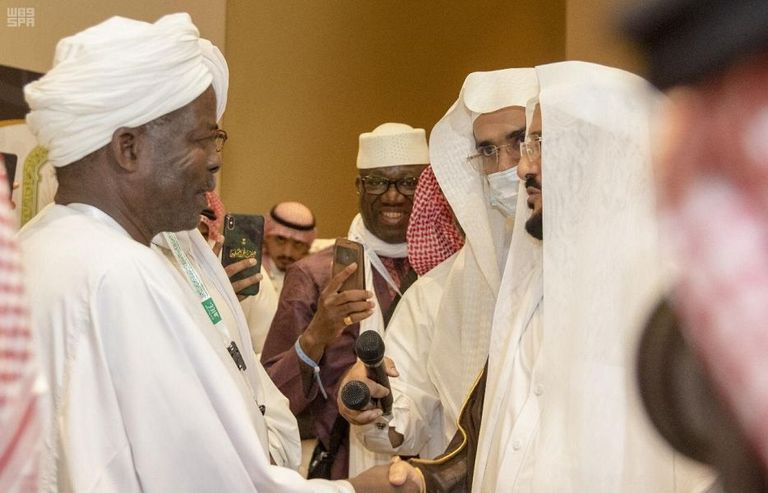 وزير الشؤون الإسلامية خلال لقائه ضيوف برنامج خادم الحرمين الشريفين