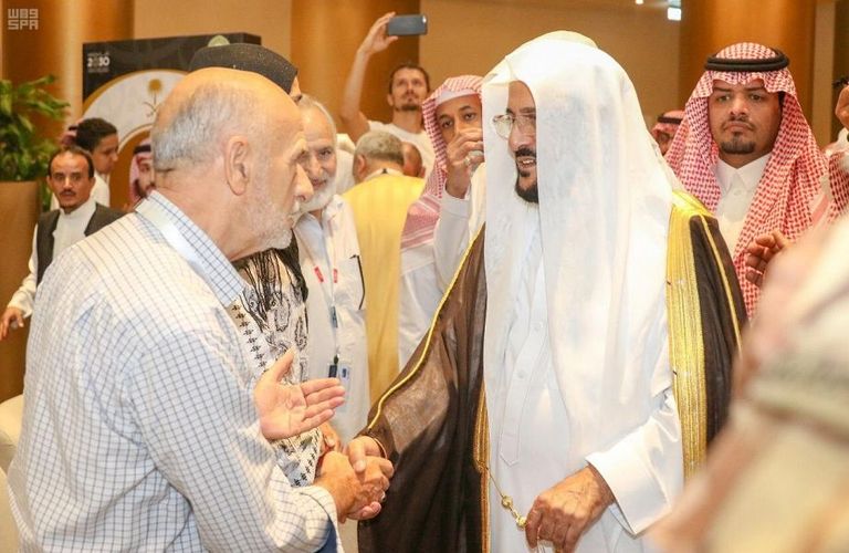 وزير الشؤون الإسلامية خلال لقائه ضيوف برنامج خادم الحرمين الشريفين