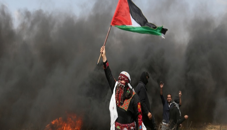 الاحتلال الإسرائيلي يواجه مسيرات العودة بقنابل الغاز