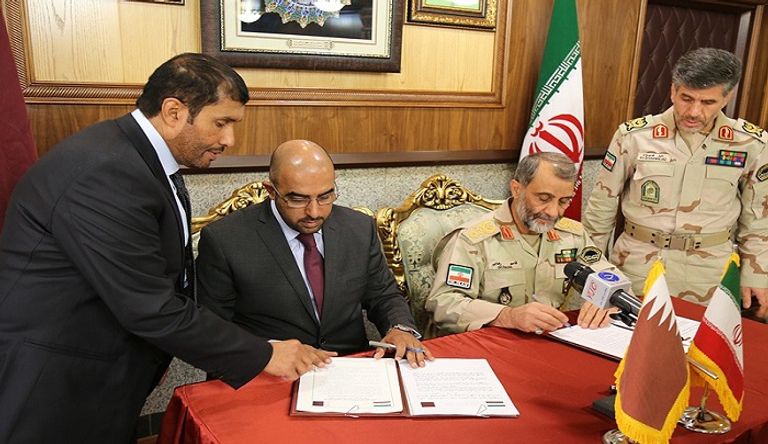 قطر وإيران توقعان مذكرات لمناورات بحرية وميناء خاص 