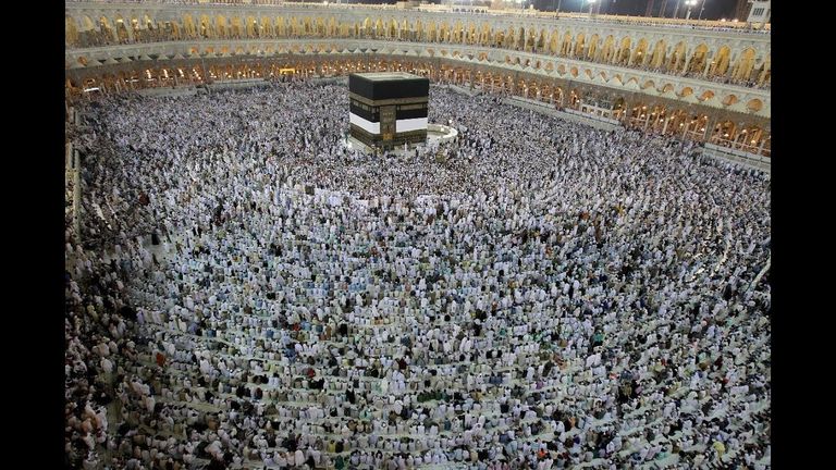 ما يستحب للحاج فعله عند دخوله المسجد الحرام