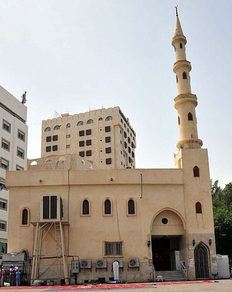 أحد المساجد التاريخية بالمدينة المنورة