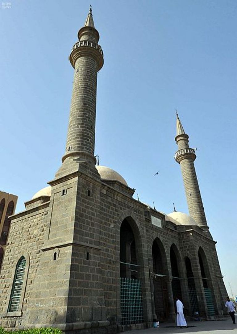 أحد المساجد التاريخية بالمدينة المنورة