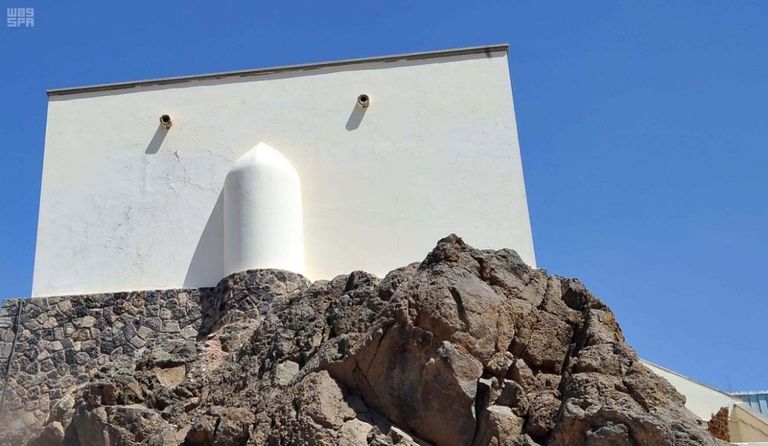 أحد المساجد التاريخية بالمدينة المنورة