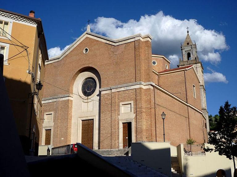 قرية بالينا الإيطالية