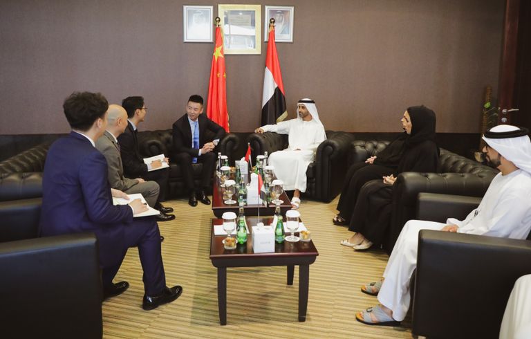 الشيخ أحمد بن حميد النعيمي يستقبل رئيس الشركة الخليجية الصينية للتجارة