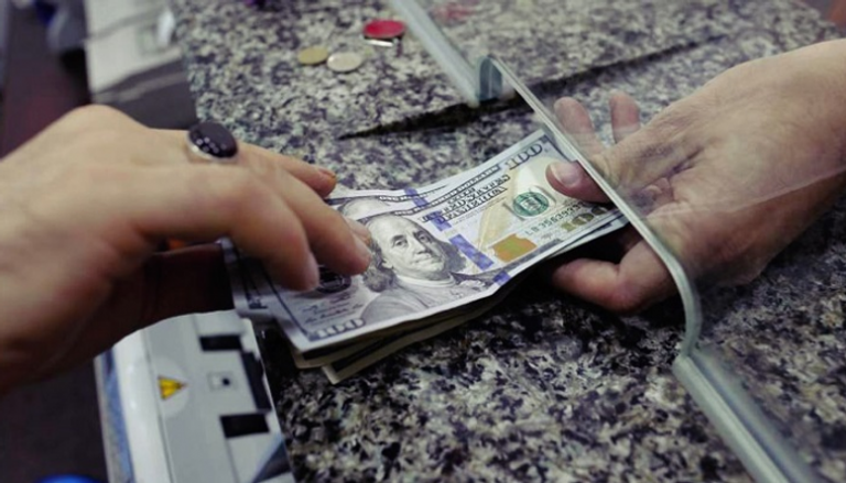 تحركات طفيفة بسعر الدولار مقابل الجنيه المصري
