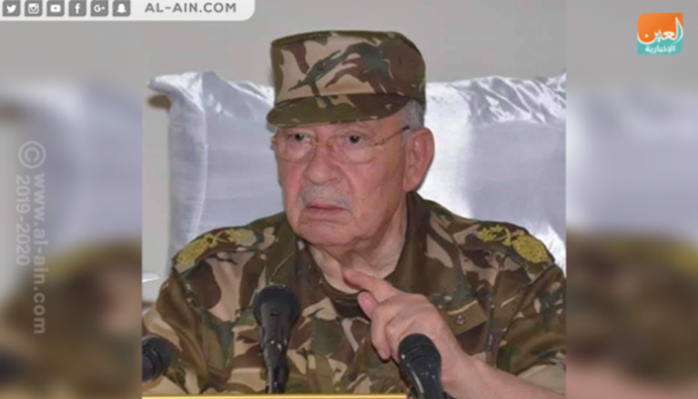 الفريق أحمد قايد صالح قائد الجيش الجزائري 