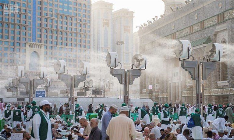  مراوح الرذاذ المائي في ساحات المسجد الحرام