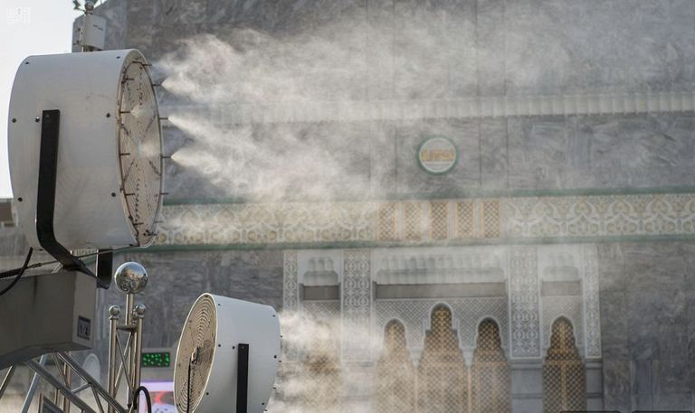 مراوح الرذاذ المائي في ساحات المسجد الحرام