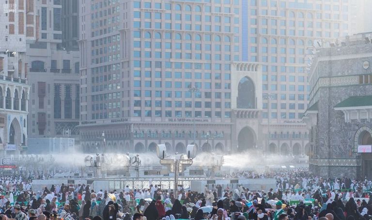  مراوح الرذاذ المائي في ساحات المسجد الحرام