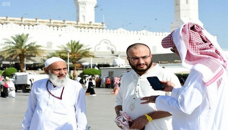 ضيوف الرحمن يعبرون عن سعادتهم الغامرة بزيارة المسجد النبوي