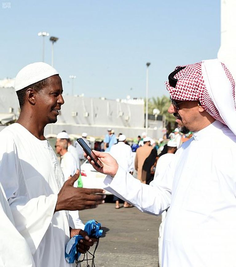 ضيوف الرحمن يعبرون عن سعادتهم الغامرة بزيارة المسجد النبوي