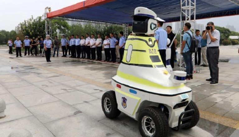 الدفعة الأولى من روبوتات شرطة المرور تبدأ العمل في الصين