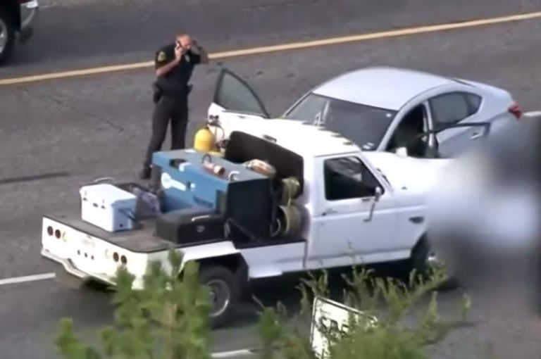 سيارة المشتبه به اصطدمت بالسيارة التي كان يستقلها القتيلان