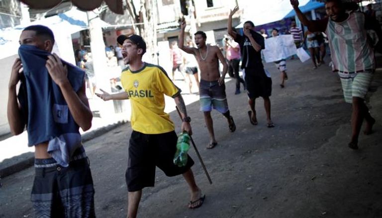 شبان يحتجون على مقتل شاب في  ريو دي جانيرو