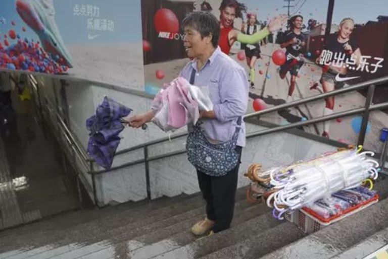 الإعصار أثر على حركة السكك الحديدية والطرق السريعة