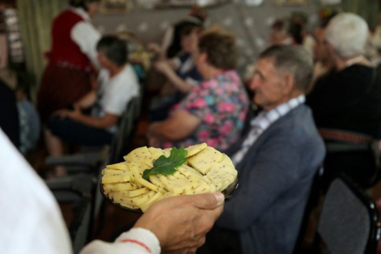 سكان البلدة يتقنون اللغة اللاتفية