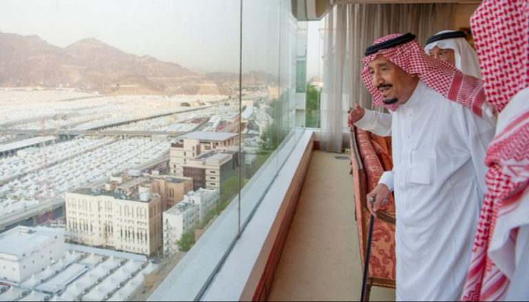 خادم الحرمين الشريفين الملك سلمان بن عبدالعزيز آل سعود يصل إلى منى