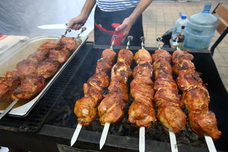 العادات الغذائية الخاطئة تسبب سوء هضم وتسمم وانتفاخ - أرشيفية