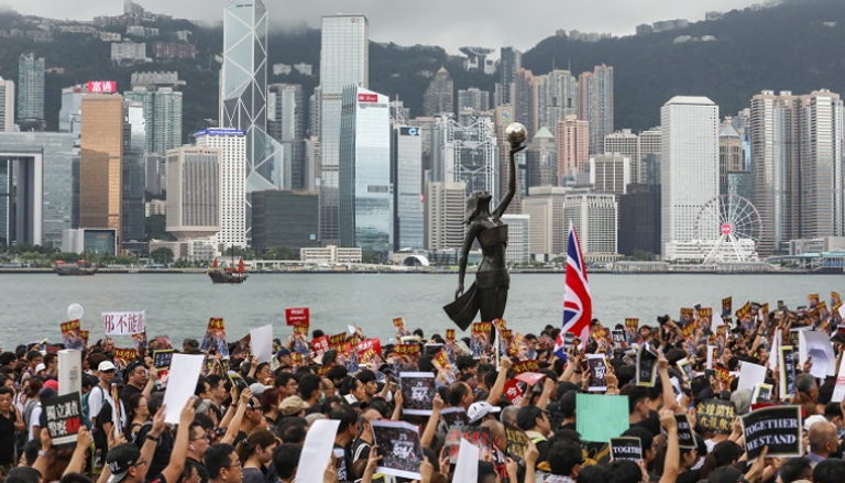 المظاهرات المؤيدة للديمقراطية تؤثر على اقتصاد هونج كونج