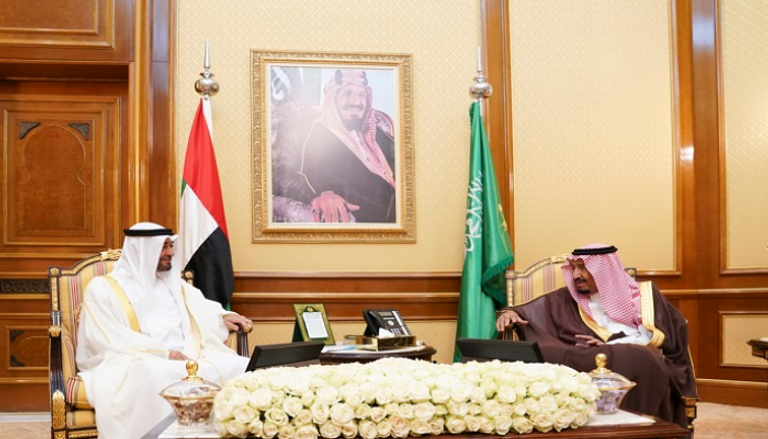 الملك سلمان بن عبدالعزيز خلال لقاء الشيخ محمد بن زايد آل نهيان