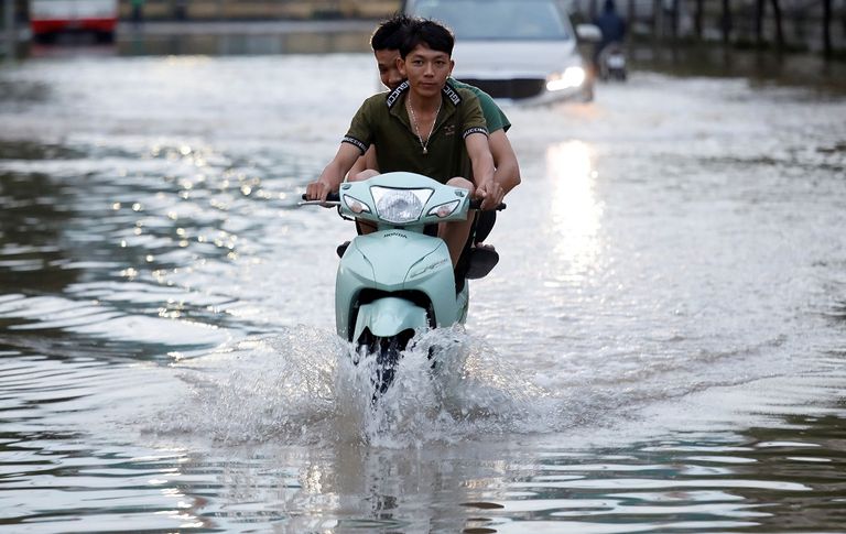 فيضانات في فيتنام تقتل 24 شخصا