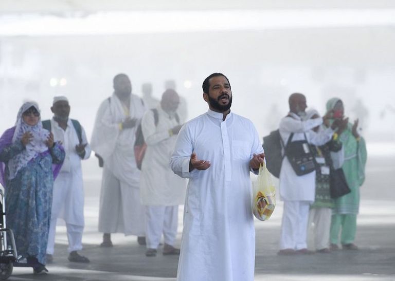 الحجاج يرمون الجمرات في أول أيام التشريق - أرشيفية