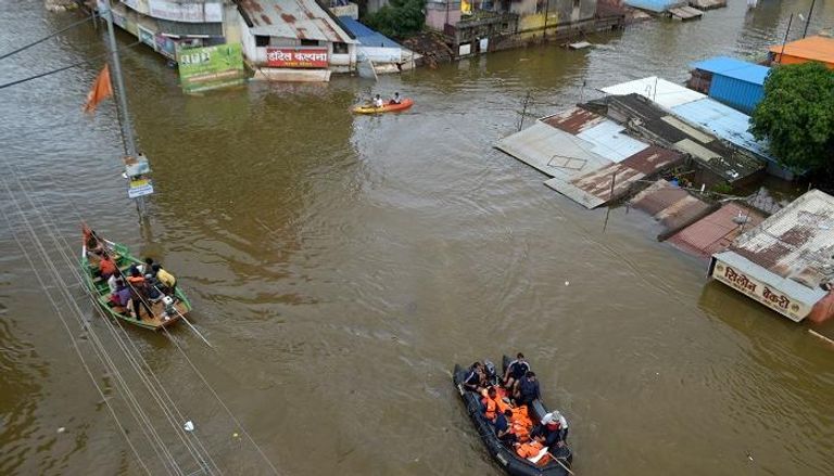 الفيضانات والانهيارات الأرضية بالهند تودي بحياة 190 شخصا 