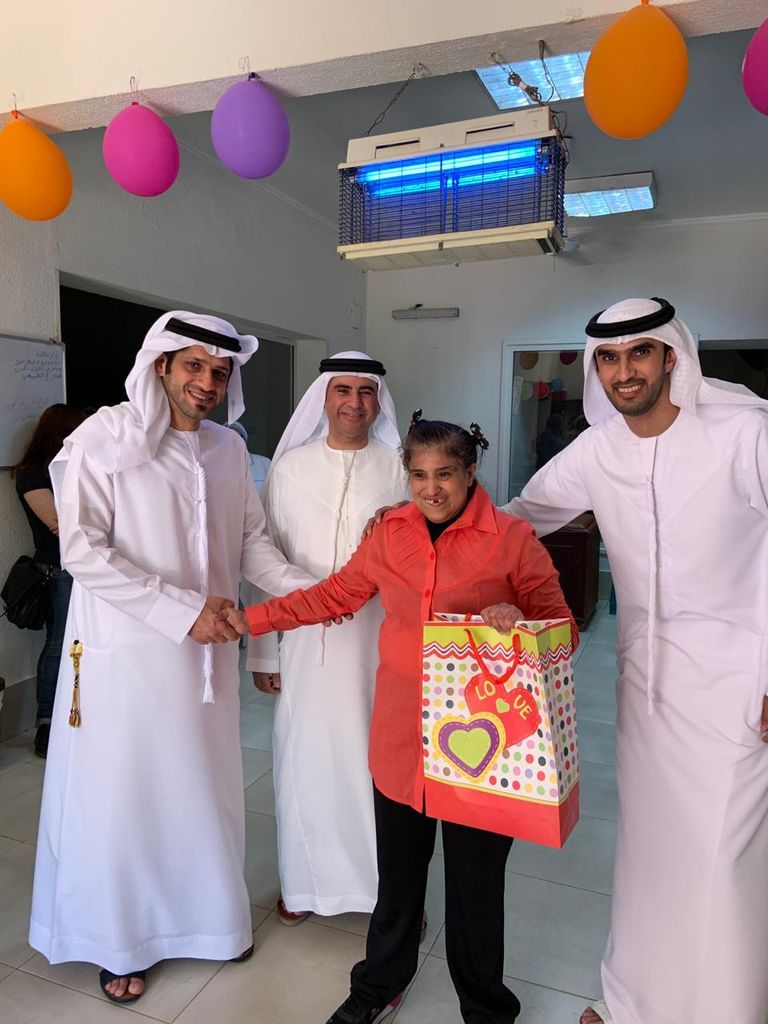 وفد سفارة الإمارات يزور مرضى مستشفى