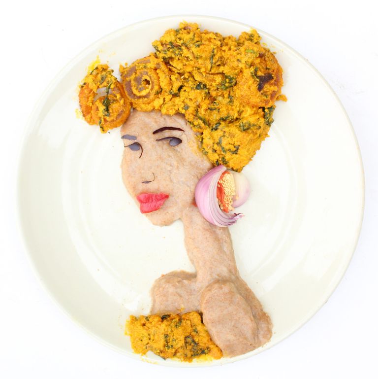 إحدى لوحات حنيفة الفنية ببقايا الطعام