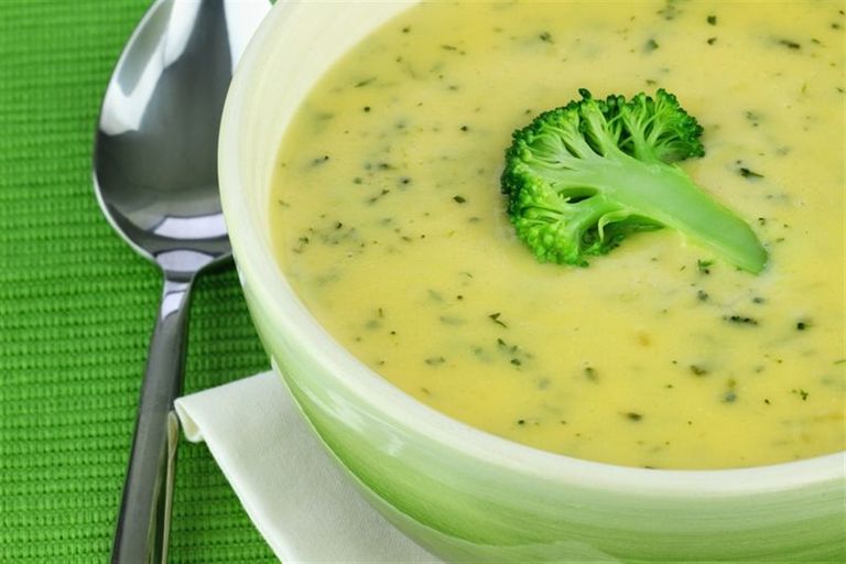 طريقة عمل شوربة البروكلي بالشوفان شوربة البروكلي بدون كريمة للرجيم