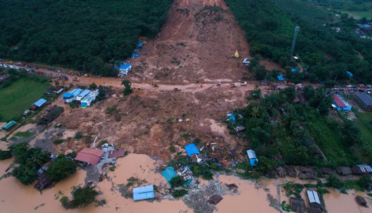 الأمطار طمرت المنازل في قرية فوي جون