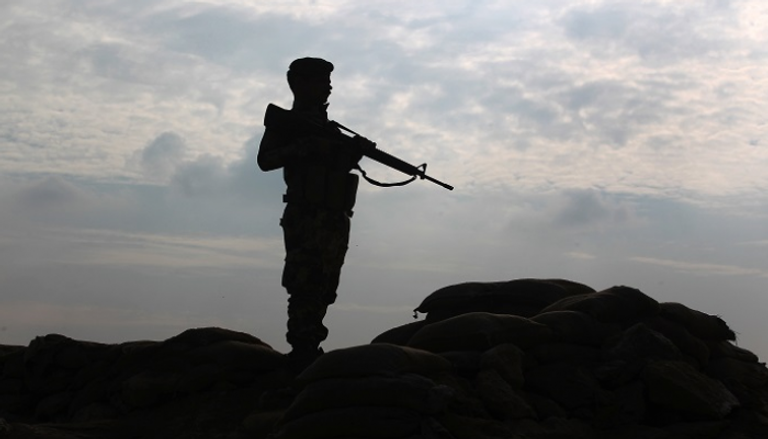 جندي عراقي بالقرب من الحدود السورية- AFP