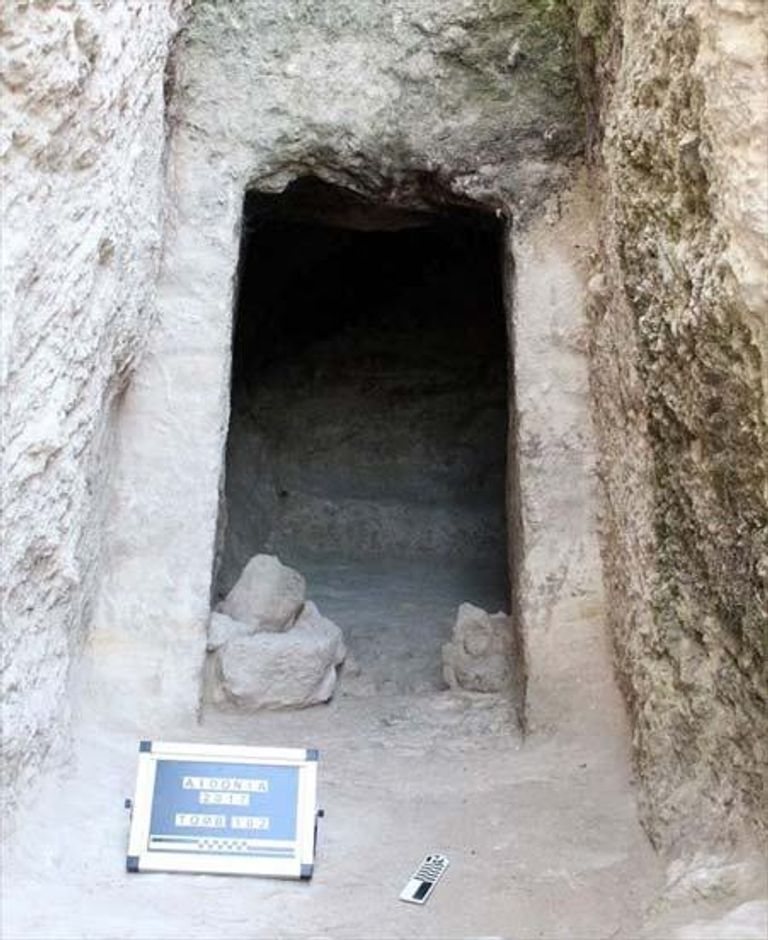 الموقع الذي عثر فيه على المقابر