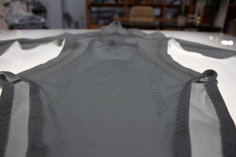 برودهيد تأمل في تصميم مجموعة ملابس رياضية باستخدام نفس التقنية