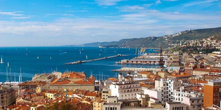 قلعة ميراماري الإيطالية